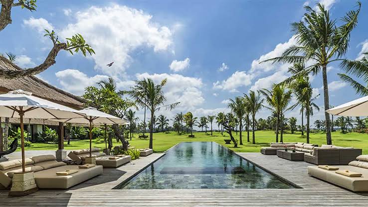 Which is better for uhnw clients exceptional villas or elite havens
