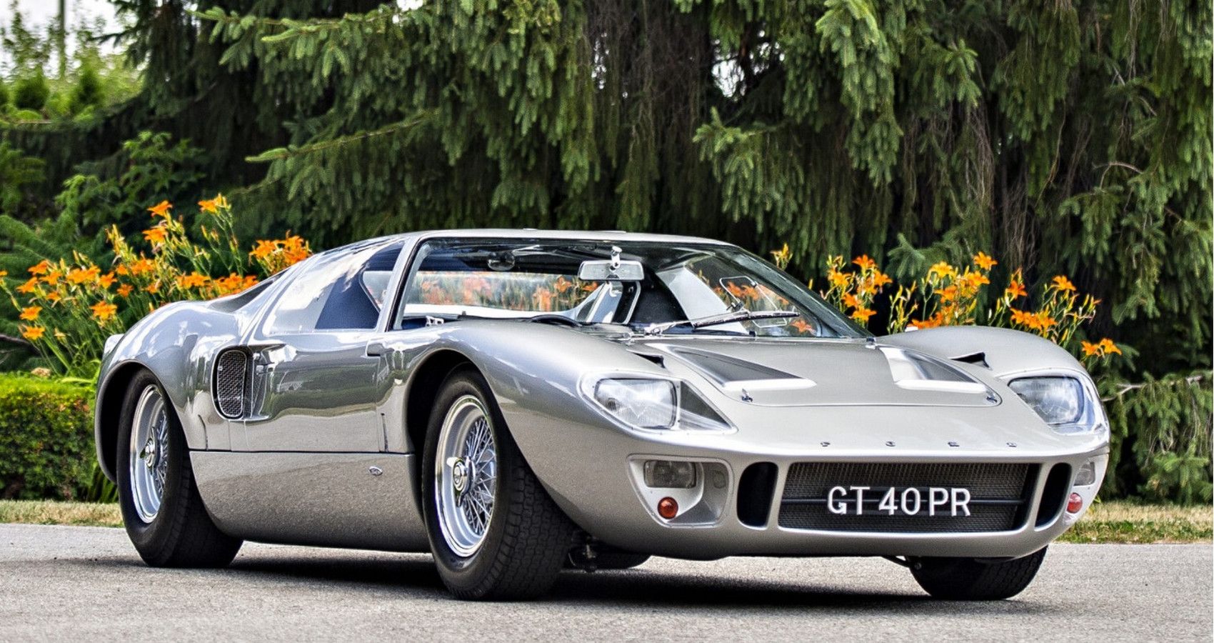 Passion Capital vs. Safe Haven: Luxury Collectible Cars vs. Gold Investment